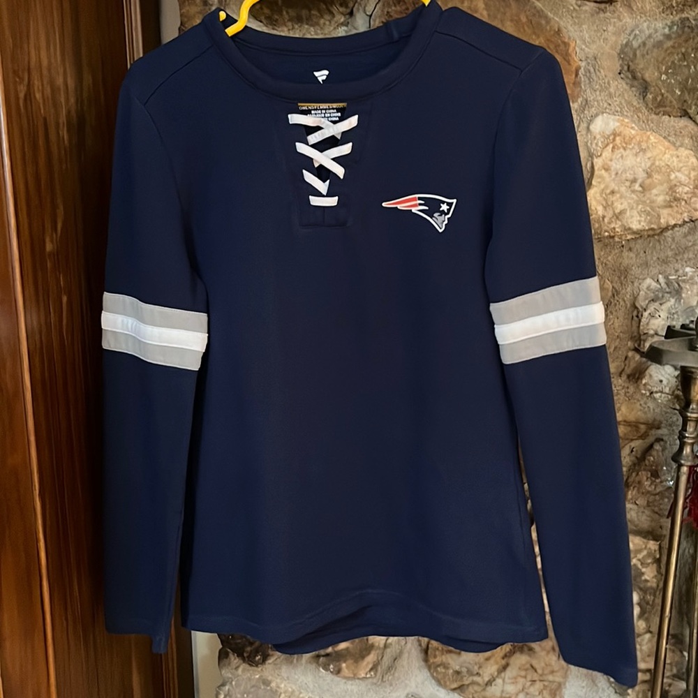 Woman’s size x small patriots long sleeve fleece long sleeve